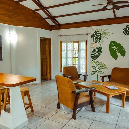 Pura Vida Vegana Hotell Cahuita Exteriör bild
