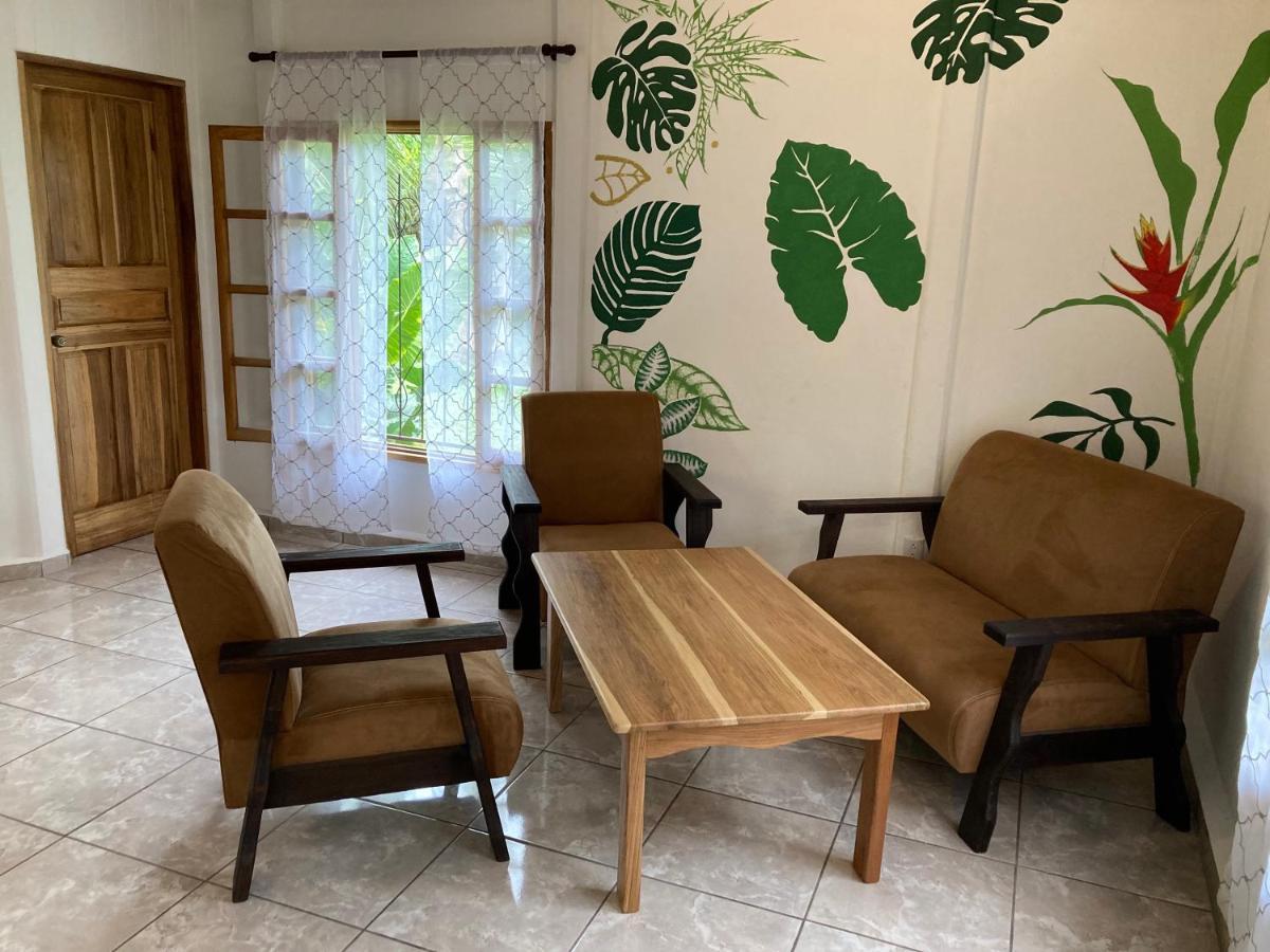 Pura Vida Vegana Hotell Cahuita Exteriör bild