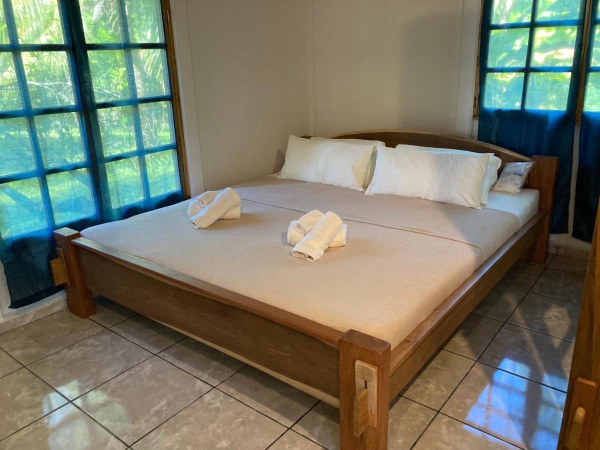 Pura Vida Vegana Hotell Cahuita Exteriör bild