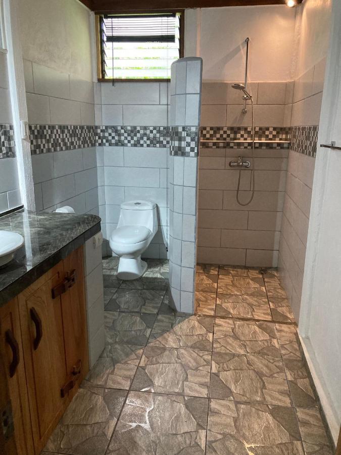 Pura Vida Vegana Hotell Cahuita Exteriör bild