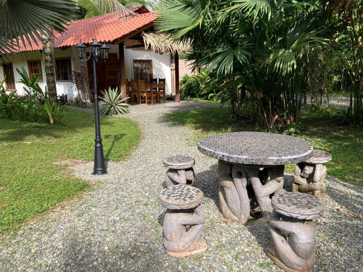 Pura Vida Vegana Hotell Cahuita Exteriör bild