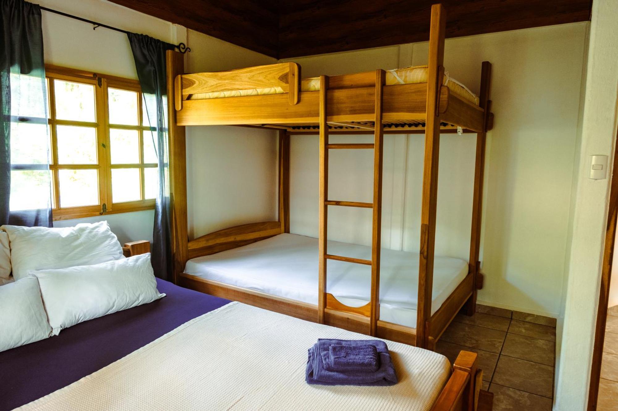 Pura Vida Vegana Hotell Cahuita Exteriör bild