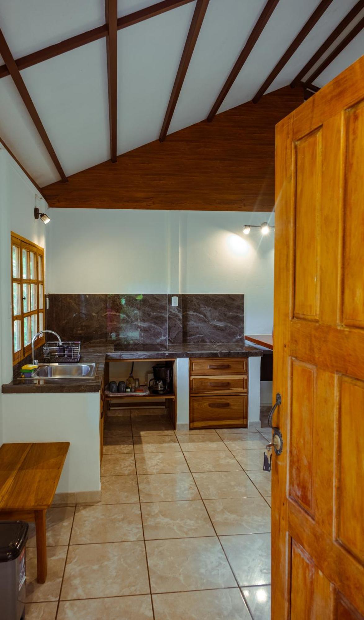 Pura Vida Vegana Hotell Cahuita Exteriör bild