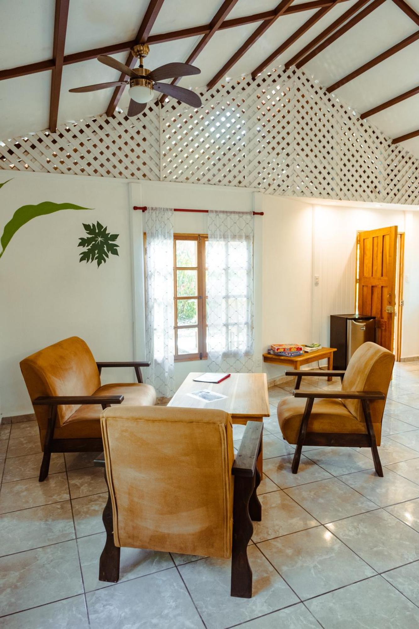 Pura Vida Vegana Hotell Cahuita Exteriör bild